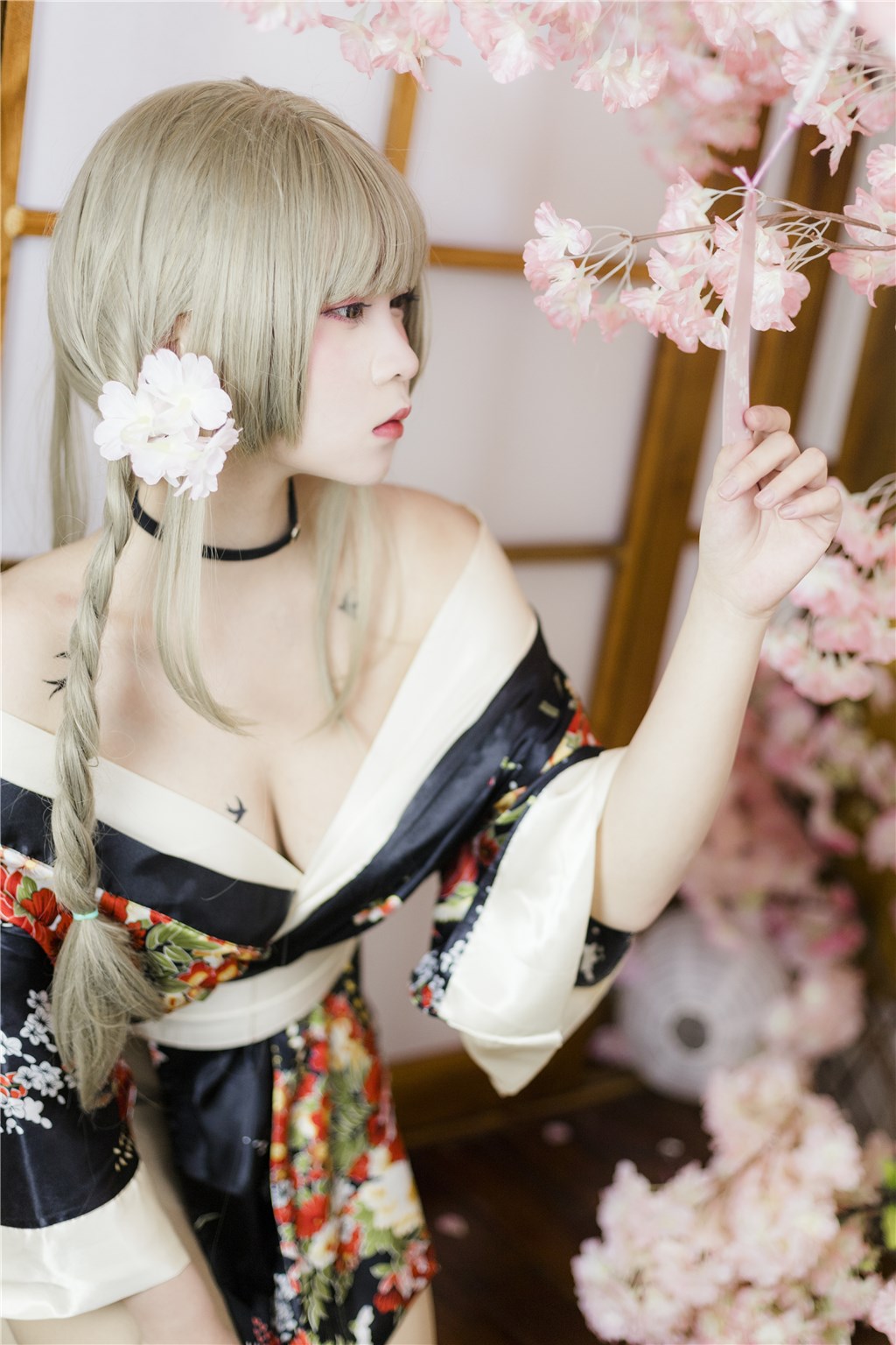 黑料网今日深度特稿:后台录音中那不经意的低语如何点燃了全网网友对禁忌恋情的狂热